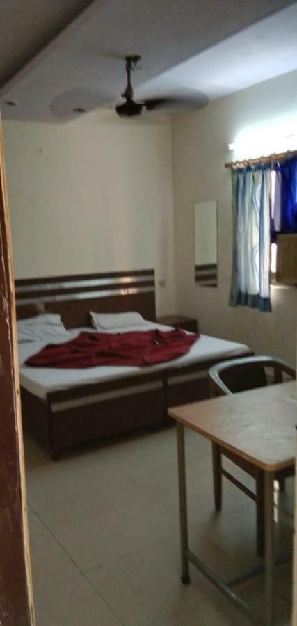 Hotel S P Ню Делхи Екстериор снимка